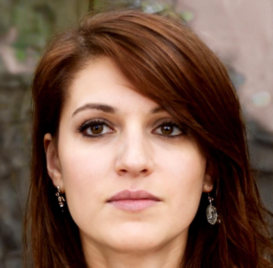 Portrait de Camille Roussel, experte en finance d'entreprise chez zirivonexi